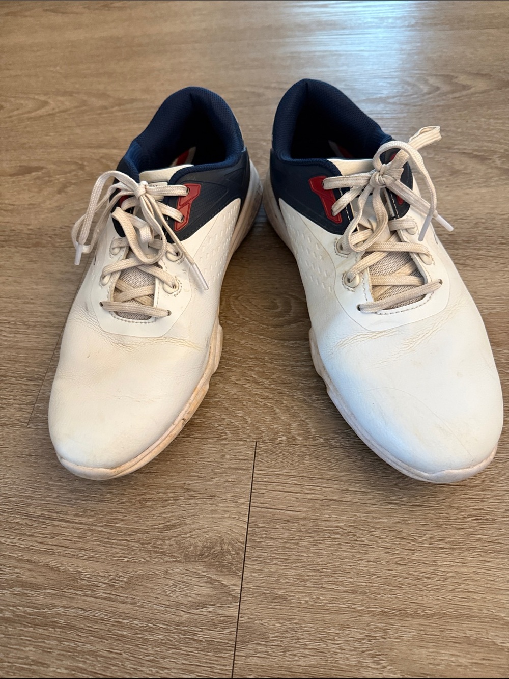 Callaway White Athletic Golf Shoes with Navy and Red Accents